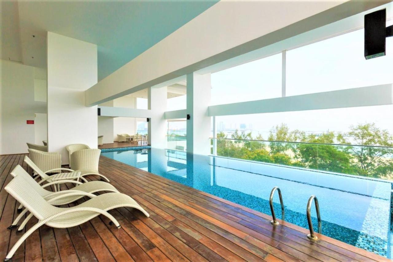 Sunrise Gurney Premium Executive City/Seafront Suite - Penang 조지타운 외부 사진